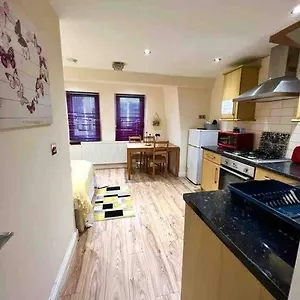 Apartment Cosy One Bedroom Flat In